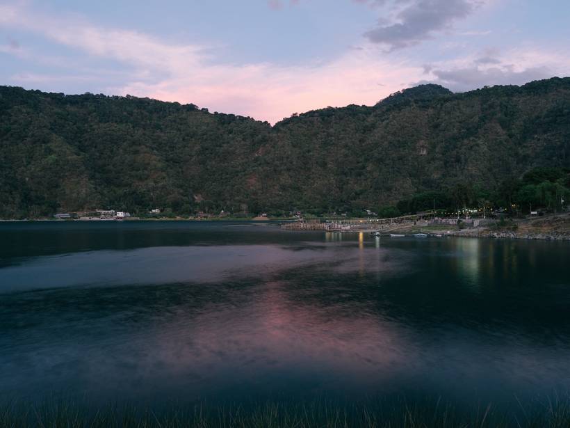 El lago al anochecer