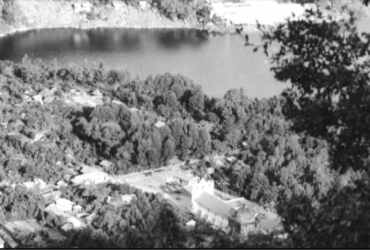 Fotografía antigua en blanco y negro de la bahía de San Lucas Tolimán